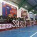 Kelompok suporter SMKN 3 Malang saat memberikan dukungan bagi tim kesayangannya di lapangan Futsal Unggul Sport Center, Sabtu (26/08/23).