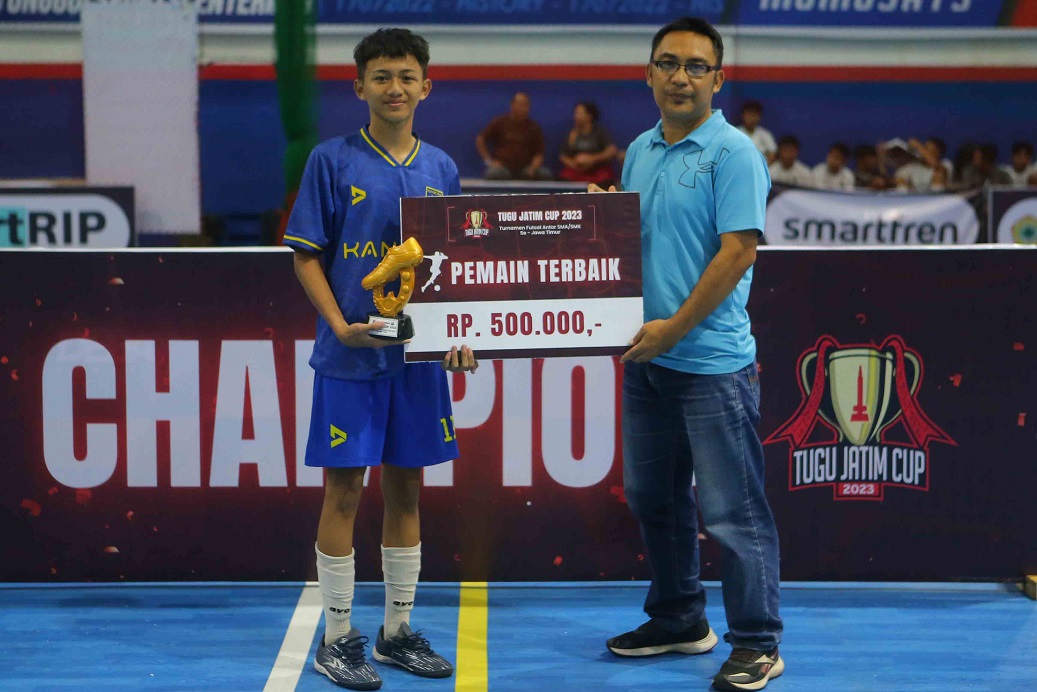 Akhmad Dydhan Maulana dari SMKN 1 Kepanjen Tim B menjadi pemain terbaik Tugu Jatim Cup 2023
