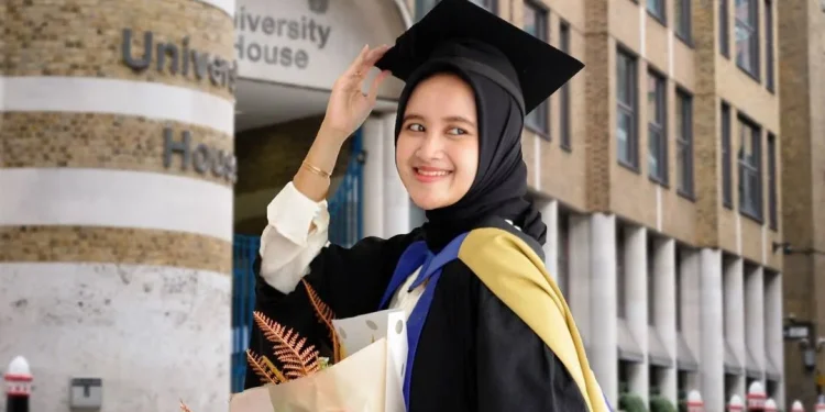Wardah Nafisah, cucu Alm. KH Abdul Hamid Pasuruan, putri KH Idris Hamid.