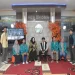 Dekan FEB Unisma, Nur Diana, bersama Alfiyan Budi Primanto, dosen FEB Unisma dan Mahasiwa Penemu Aplikasi UME Berbasis Artificial Intelligence dalam Program NgoBAS SME FEB Unisma.