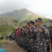 Acara longmarch Ansor di lereng Gunung Arjuno dalam rangka HUT RI ke-78.