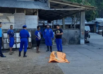 Evakuasi jenazah yang ditemukan di Sendangbiru.