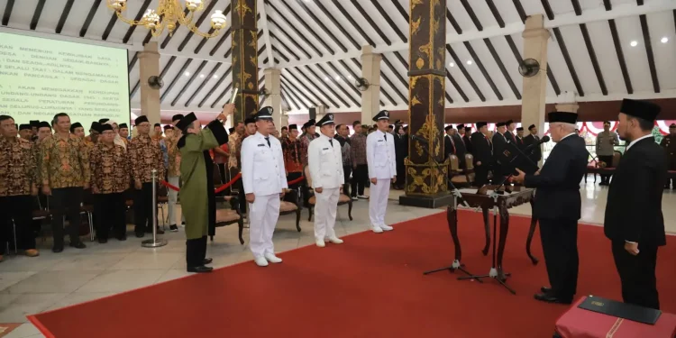 Pengambilan sumpah tiga kepala desa.