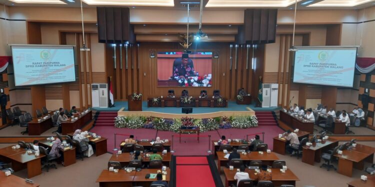 Pelaksanaan rapat paripurna terkait KUA PPAS APBD Kabupaten Malang 2024.