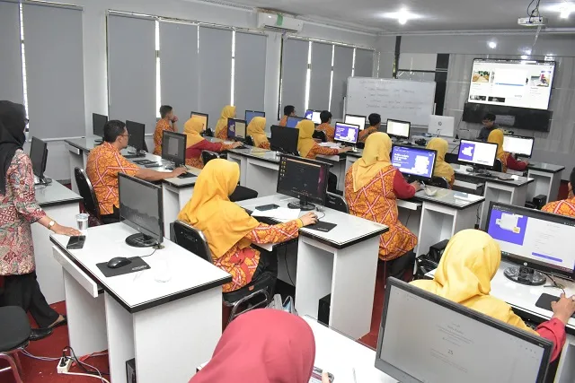 Para peserta pelatihan ToT SMK NU Gondanglegi di FEB Unisma. 