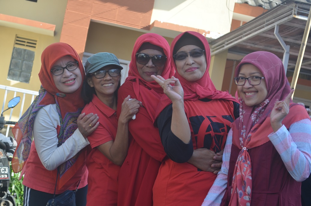Para ibu-ibu Perum Permata Kencana Saxofon, Kota Malang, Minggu (13/8/2023). 
