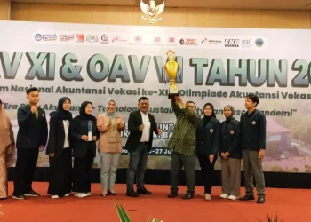 Polinema juara umum