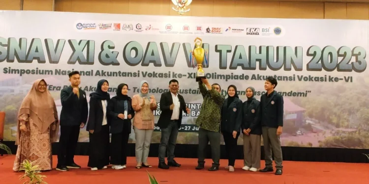 Polinema juara umum