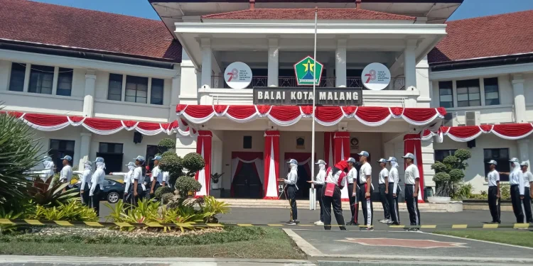 Pagar balai kota Malang