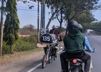 Nggowes kemanusiaan midun