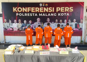 ;pengedar ganja