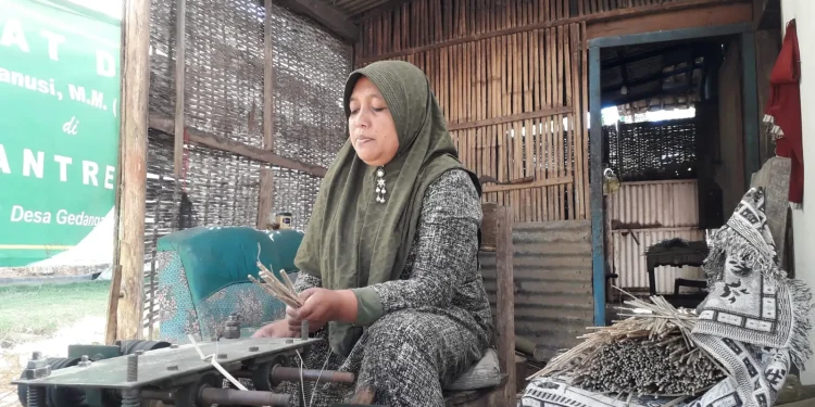 Perajin tusuk sate