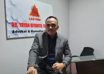 Dr Yayan Riyanto, pengacara kondang