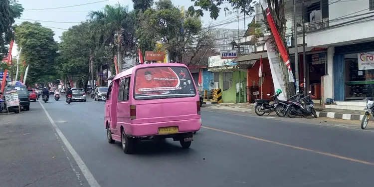 sosialisasi parpol dan bacaleg di angkot