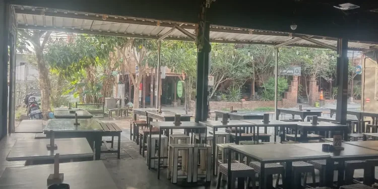kedai kafe sepi