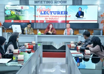 Visiting Lecturer FEB UNISMA, Dosen UMK Malaysia Bahas Dampak Ekonomi yang diakibatkan Polusi Udara