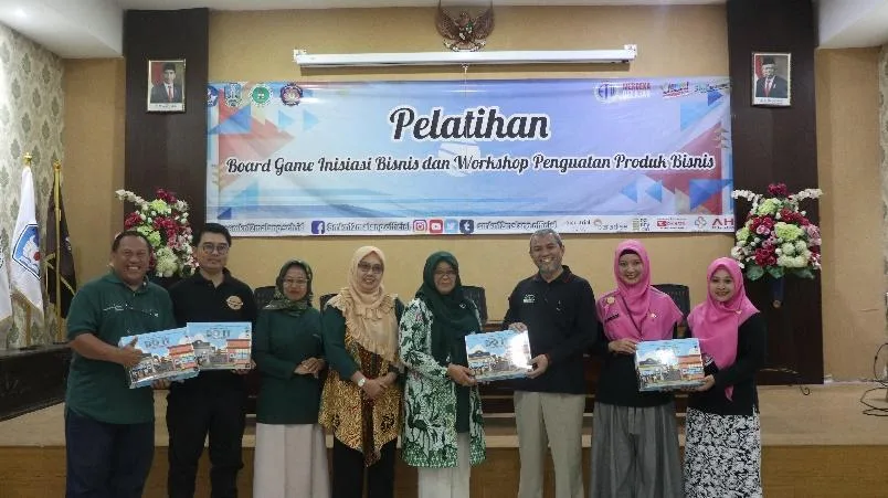 Pelatihan Board Game Inisiasi Bisnis dan Workshop Penguatan Produk.