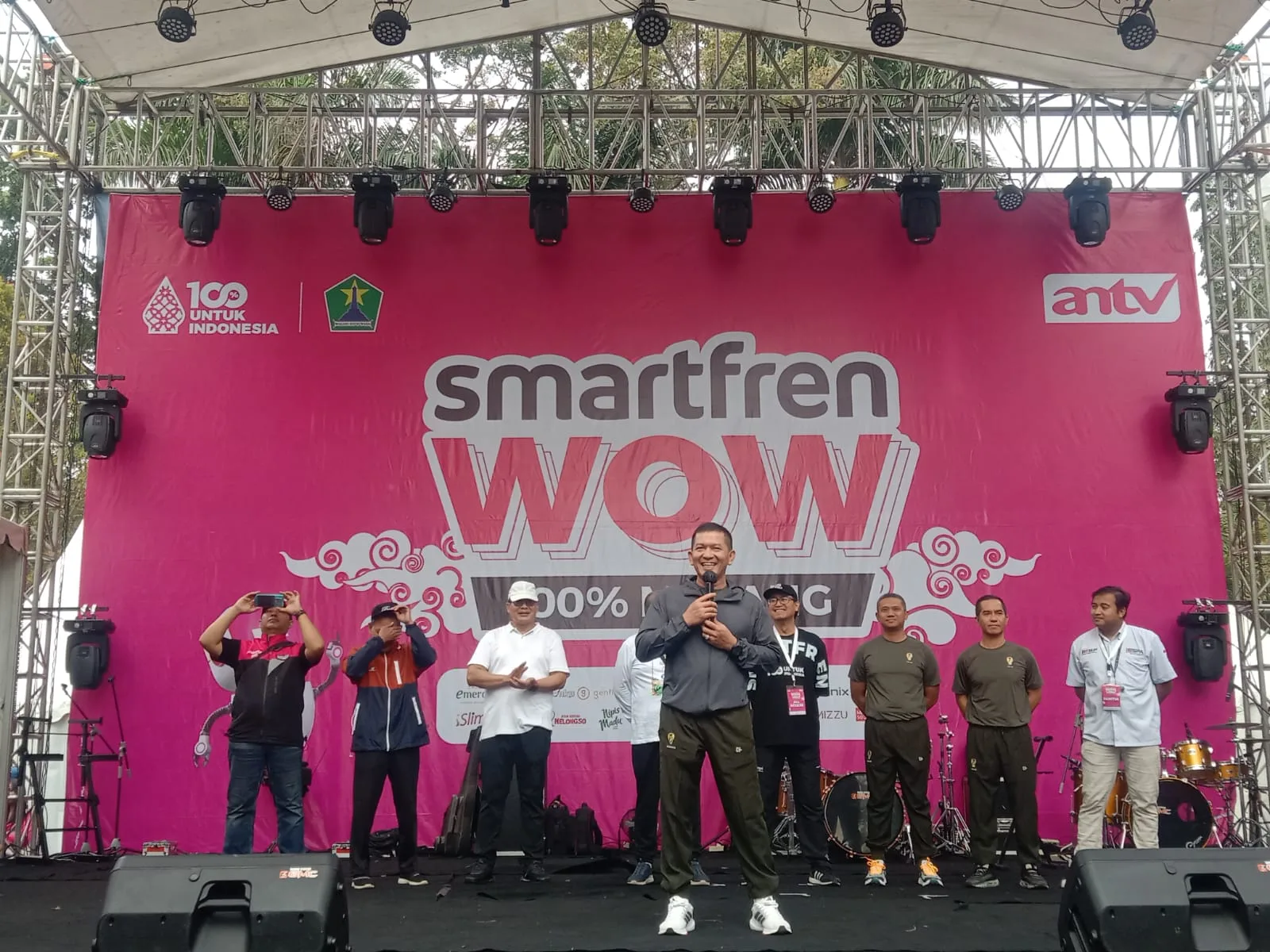 Danrem 083/Baladhika Jaya, Kolonel Inf Jamaluddin memberikan sambutan dalam acara Smartfren Wow Malang. 