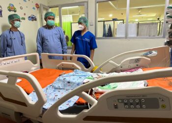 Potret pasien bayi kembar siam pasca operasi pemisahan di RSSA Malang.