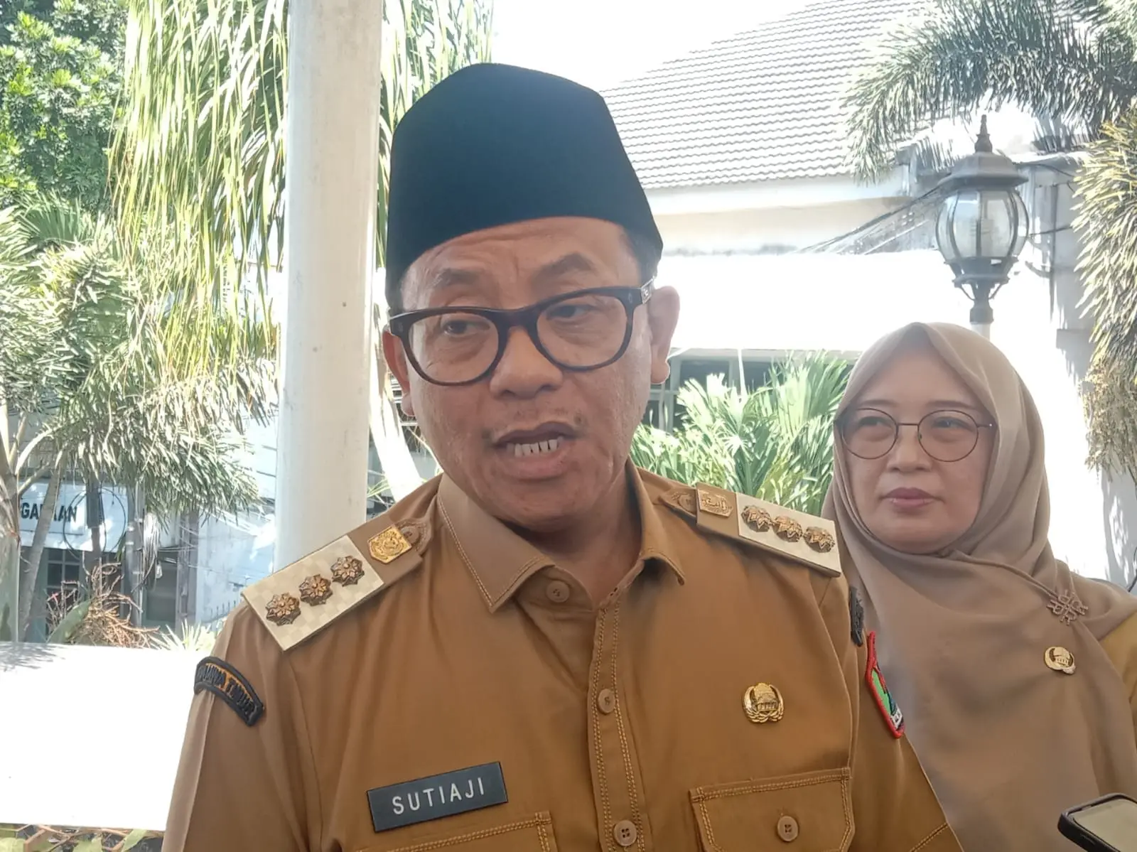 Wali Kota Malang, Sutiaji, merespon keluhan para sopir angkot di Kota Malang.