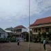 Suasana upacara bendera hari senin di Ponpes An-Nur Hidayatullah.