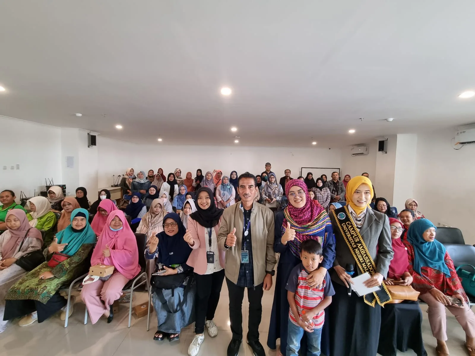 Foto bersama di acara seminar digital marketing oleh Pegadaian Area Malang