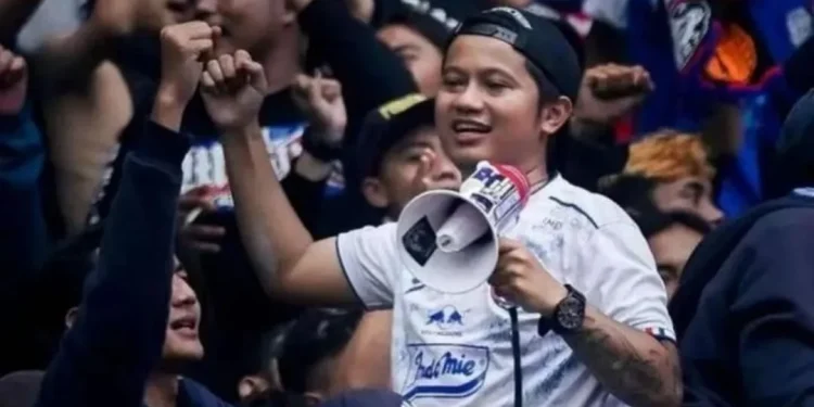 Yonesa, salah satu dirigen Aremania meninggal dunia bertepatan pada HUT Arema FC.