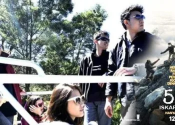 Film 5 Cm,Merah Putih - Film 5 CM, Tekad 5 Sahabat Kibarkan Merah Putih di Puncak Mahameru