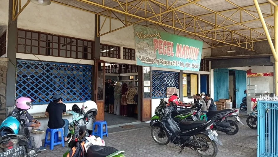 Pecel Madiun yang  berlokasi di belakang Sardo.