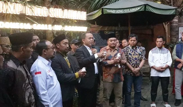 Pelepasan merpati oleh Presiden NGG drh H Puguh Wiji Pamungkas MMN bersama Coach Dr Imam Muhajirin Elfahmi.