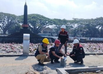 Kejari Kota Malang melakukan pemantauan secara langsung revitalisasi Alun Alun Tugu Kota Malang.