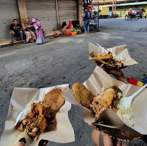 Warung Buk Tuni Pasar Besar.