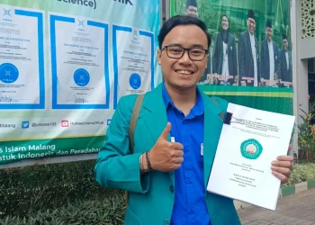 Muhammad Nur Yusuf Abdullah Munir, mahasiswa FT Unisma bekerja sebelum lulus dan berhasil menyelesaikan studinya.