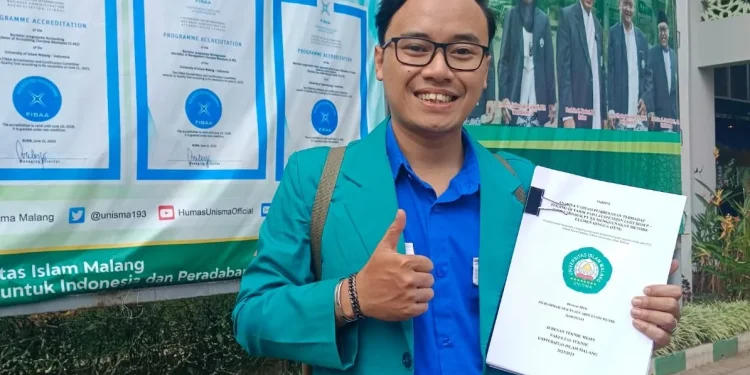 Muhammad Nur Yusuf Abdullah Munir, mahasiswa FT Unisma bekerja sebelum lulus dan berhasil menyelesaikan studinya.