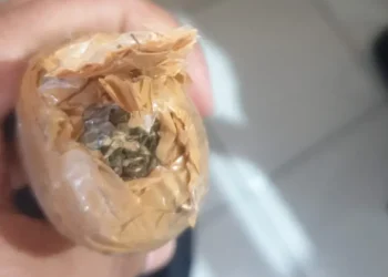Bungkusan narkoba yang ditemukan di dalam area lapas.