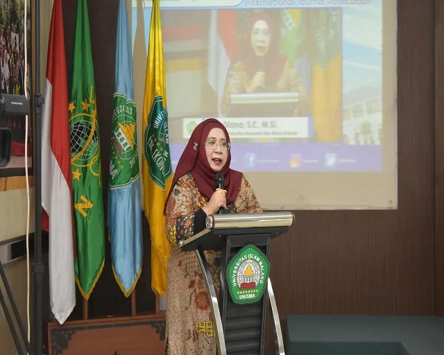 Dekan FEB UNISMA, Nur Diana SE MSi, saat memberikan sambutan