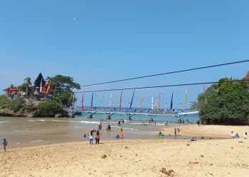 Pantai Balekambang Kabupaten Malang