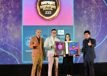 Penghargaan diberikan pada PT Pegadaian oleh The Iconomics pada gelaran 4th Indonesia Public Relations Summit 2023 yang digelar di Jakarta.