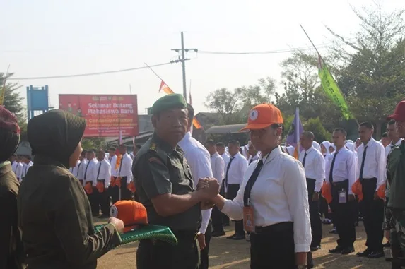 Wakil Rektor 3 ITSK dr Soepraoen,Mayor Ckm Elvianto Wihatno, S.Pd., M.M.Kes.