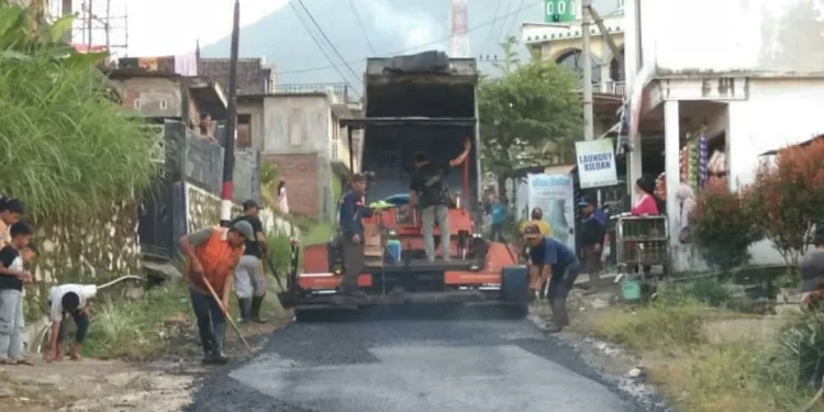 Ilustrasi pengaspalan jalan.