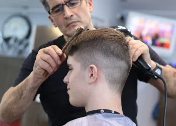 Ilustrasi salah satu model rambut pria.