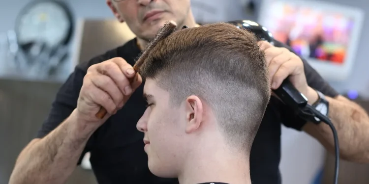 Ilustrasi salah satu model rambut pria.