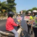 Kasat Lantas Polres Batu, AKP Lya Ambarwati, saat memimpin sosialisasi Operasi Zebra Semeru di Pos Alun-Alun Kota Batu.