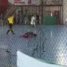 Potongan video pemain futsal Kota Malang menendang pemain lawan yang selebrasi sujud.