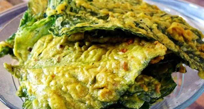 Keripik dari sayur bayam.