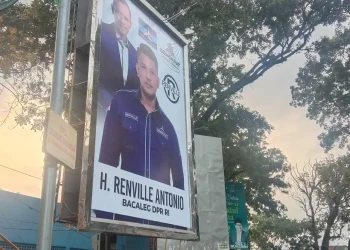 Baliho Caleg dari Demokrat dan PKB yang ada di Jalan Semeru, Kota Malang.