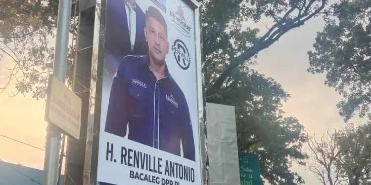 Baliho Caleg dari Demokrat dan PKB yang ada di Jalan Semeru, Kota Malang.