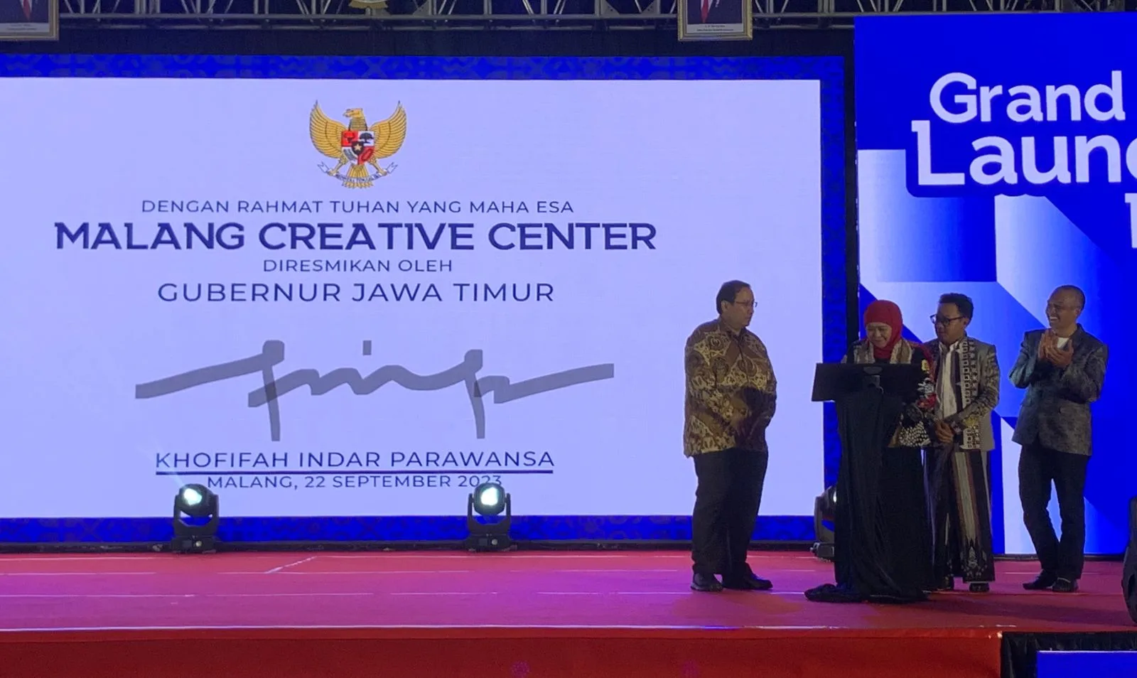 Penandatangan elektronik peresmian Gubernur Indar Parawansa.