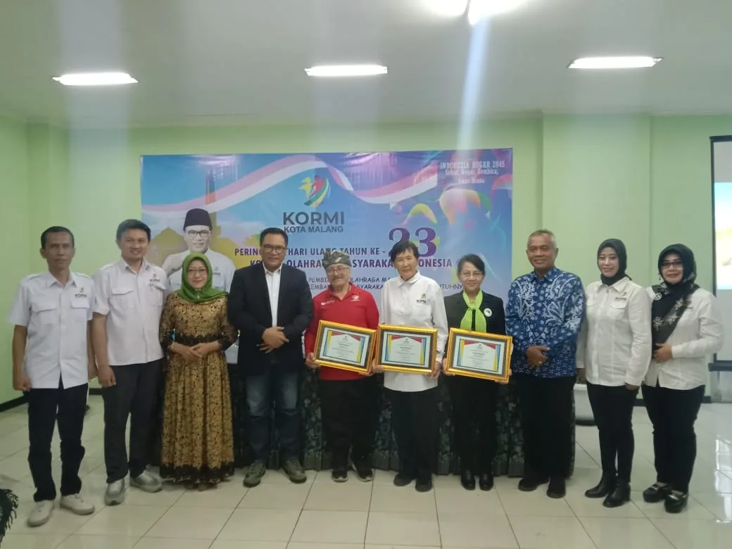 Foto bersama di acara HUT KORMI.