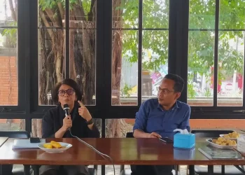 Ketua Yayasan MHM Suciwati dalam konferensi pers pemutusan kerjasama dengan Pemkot Batu soal penyelenggaraan Museum HAM Munir di Kota Batu, Rabu (27/9/2023)
